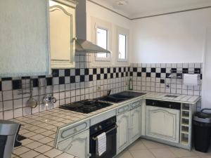 Maisons de vacances MONTALIEU SEJOUR 2 Maisons, Les tulipes ou Les Bambous : photos des chambres