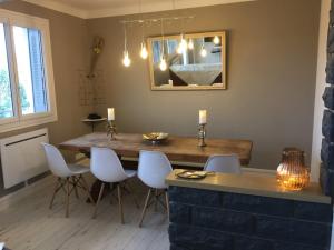 Maisons de vacances MONTALIEU SEJOUR 2 Maisons, Les tulipes ou Les Bambous : photos des chambres