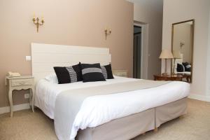 Hotels Hotel des Pins : photos des chambres