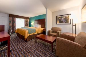 King Suite - Not Pet Friendly room in Sunset Motel Hood River