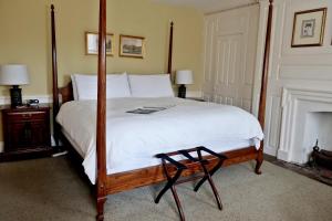 King Room room in Inn at Glencairn