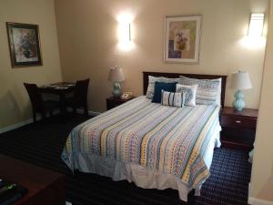 Deluxe Queen Room room in Athens Hotel & Suites