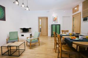 Warsaw Concierge Garden Retreat