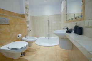 Warsaw Concierge Garden Retreat