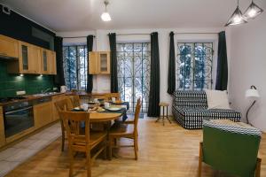 Warsaw Concierge Garden Retreat
