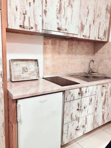 J&B - Beachside Studio Apartment