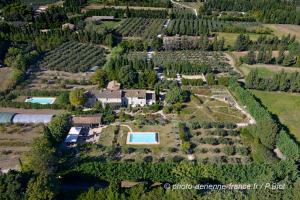 B&B / Chambres d'hotes MAS DES FIGUES - Mas XVIIIe tres calme - Certifie Biologique FRBio10 - jardin naturel ecologique - piscine 12x6 - Copieux brunch paysan mediterraneen cuisine du jardin huile d'olive - Agritourisme Alpilles Saint Remy de Provence du 01 mai au 30 septembre : photos des chambres