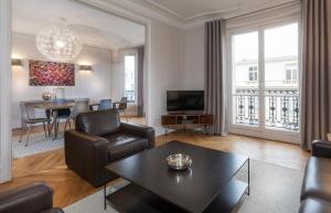 Superior Three-Bedroom Apartment room in Résidence Charles Floquet