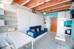 Blue sea front by Hello Homes Sitges