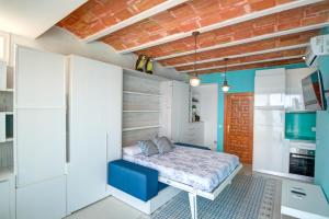 Blue sea front by Hello Homes Sitges