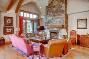 5Br 5Ba Condo, Ski In Out In Arrowhead With Holidays Open! Condo