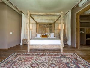 Villa Mannao by Villa Finder