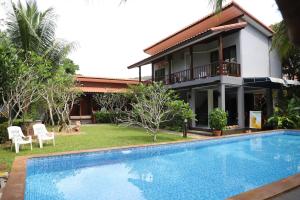Thip House hotel, 
Koh Lanta, Thailand.
The photo picture quality can be
variable. We apologize if the
quality is of an unacceptable
level.