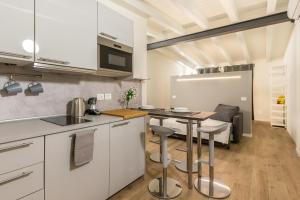 Alessias Building- Affori FN