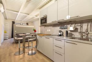 Apartment room in Alessia's Building- Affori FN