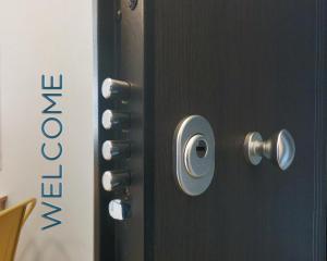 Urban Art Experience with Acropolis View