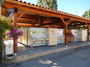 Campings Les Chapelains : Chambre Double avec Toilettes Communes