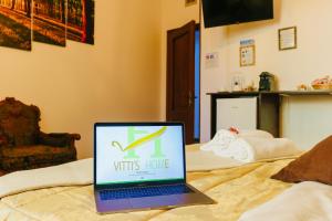 Economy Triple Room with Shared Bathroom room in Vitti's Home Verona