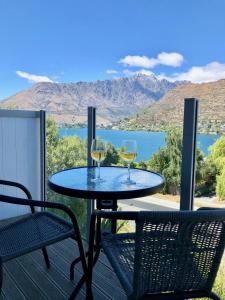 Stunning Lake Views Apartment