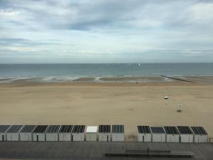 POIRE ET TABLE OOSTENDE 1