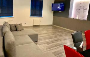 Сучасні апартаменти на площі Ринок з панорамним видом на дахи Львова