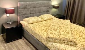 Сучасні апартаменти на площі Ринок з панорамним видом на дахи Львова