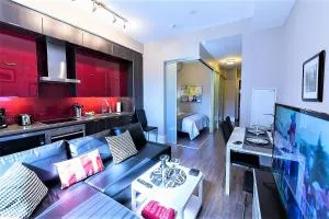 Upscale Suite at CN Tower, Metro Convention & Rogers Centre - Toronto