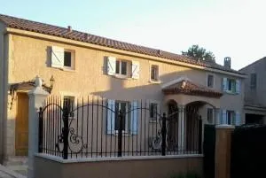 Eclats du Sud hébergements "les Lavandes" ou "les Romarins" meublés de tourisme classés 3 étoiles - Auriol