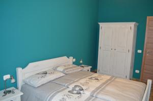 Parravicini Red Flower apartment