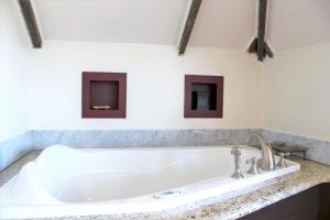 All Suites Whitney Manor