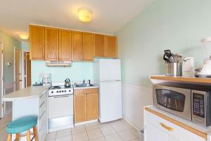 One-Bedroom Apartment room in Beach Breezes & Carolina Sunshine