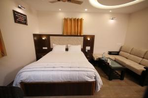 Le Emerald Residency