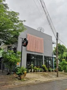 司隶素叻他尼旅馆 - Ban Tha Phet