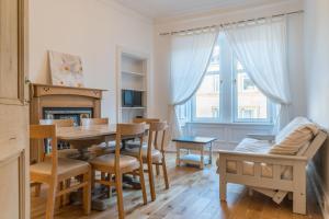 Beautifully kept top-floor flat in Morningside