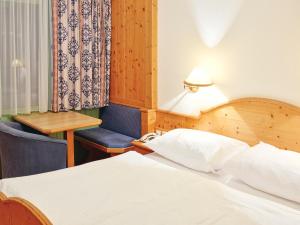 Two-Bedroom Apartment room in Kinderhotel Stegerhof
