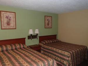 Queen Room with Two Queen Beds room in Royal Inn Of New Orleans