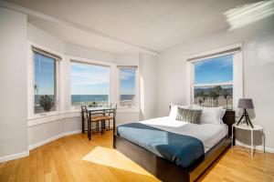 Oceanfront Studio room in AIR Venice on the Beach