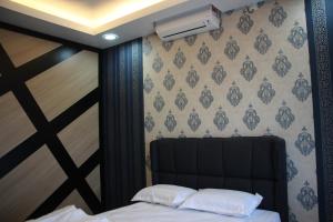Sunny Seaview@Icon Residence