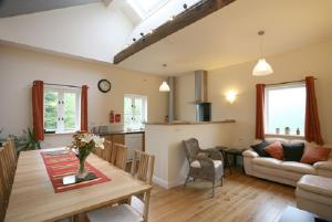 The Wriggly Tin, Millers Dale