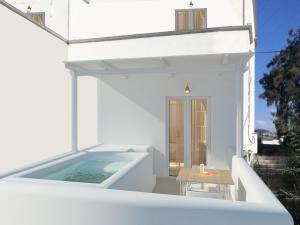 Executive Suite with Outdoor Hot Tub and Sea View