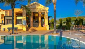 LuzBay Pool Apartments