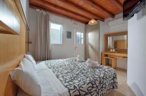 Adonis Rooms Myconos Greece