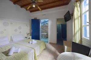 Adonis Rooms Myconos Greece