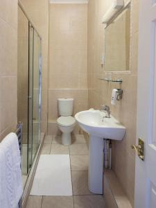 Premier Triple Room room in Elfordleigh Hotel