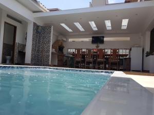 MANSÃO FRENTE A PRAIA - Locação de Suítes Privativas