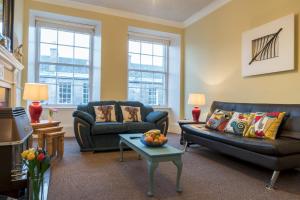 Stylish & Central! Stunning Old Town Flat