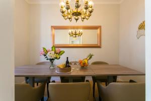 Art Deco 4 Bedrooms Flat in the City Center
