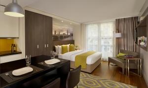 Studio room in Citadines Trafalgar Square