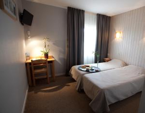 Hotels Logis Hotel Le Relais : photos des chambres