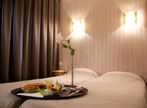 Hotels Logis Hotel Le Relais : photos des chambres